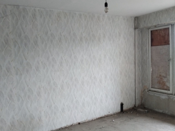 Тристаен апартамент в Бобов дол - 67 кв.м за 99 €/кв.м - Снимка #1