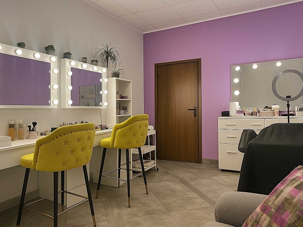 Дава се под наем Офис в Габрово, Център - 22 кв.м за 204 € - Снимка #1