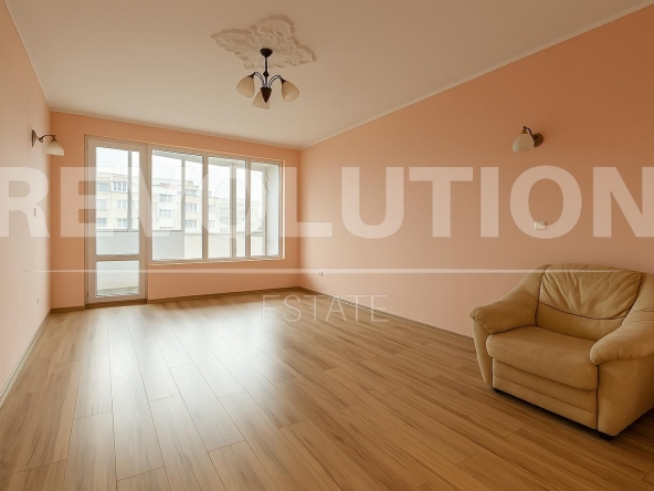Двустаен апартамент в София, Фондови жилища - 68 кв.м за 1114 €/кв.м - Снимка #1