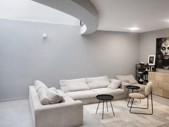 Дава се под наем Магазин в Пловдив, Център - 216 кв.м за 1097.01 € - Снимка #1