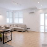 Дава се под наем Тристаен апартамент в Пловдив, Център - 120 кв.м за 548.25 € - Снимка #1