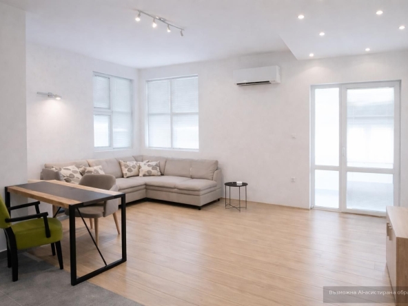 Дава се под наем Тристаен апартамент в Пловдив, Център - 120 кв.м за 548.25 € - Снимка #1