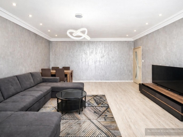 Дава се под наем Тристаен апартамент в Пловдив, Център - 99 кв.м за 1097.01 € - Снимка #1