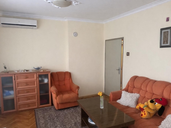 Дава се под наем Етаж от къща в София, Чепинци - 100 кв.м за 747.66 € - Снимка #1