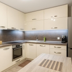 Дава се под наем Двустаен апартамент в Пловдив, Прослав - 60 кв.м за 358 € - Снимка #1