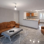 Дава се под наем Етаж от къща в Нови Искър - 135 кв.м за 817.53 € - Снимка #1