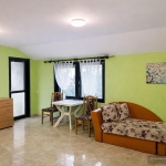 Дава се под наем Едностаен апартамент в к.к. Св.Св. Константин и Елена - 40 кв.м за 278.97 € - Снимка #1