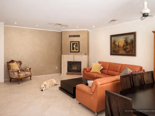 Дава се под наем Тристаен апартамент в Пловдив, Кършияка - 120 кв.м за 747.66 € - Снимка #1