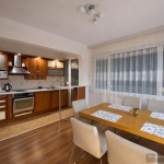 Дава се под наем Тристаен апартамент в Варна, Окръжна болница - 120 кв.м за 698.19 € - Снимка #1