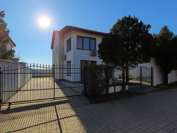 Къща в с. Гюльовца, Област Бургас - 158 кв.м за 468 €/кв.м - Снимка #1