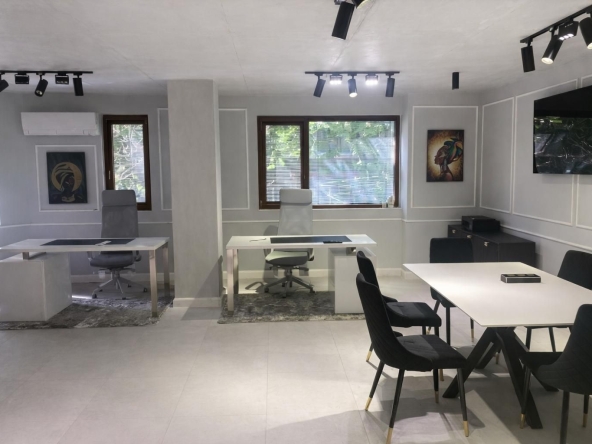 Дава се под наем Офис в Пловдив, Център - 75 кв.м за 612 € - Снимка #1