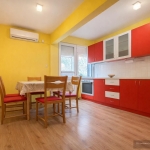 Дава се под наем Тристаен апартамент в Варна, Център - 80 кв.м за 598.23 € - Снимка #1