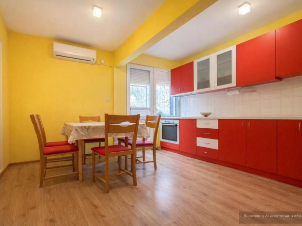 Дава се под наем Тристаен апартамент в Варна, Център - 80 кв.м за 598.23 € - Снимка #1