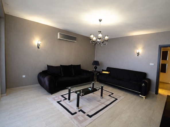 Дава се под наем Тристаен апартамент в Асеновград - 120 кв.м за 448.8 € - Снимка #1