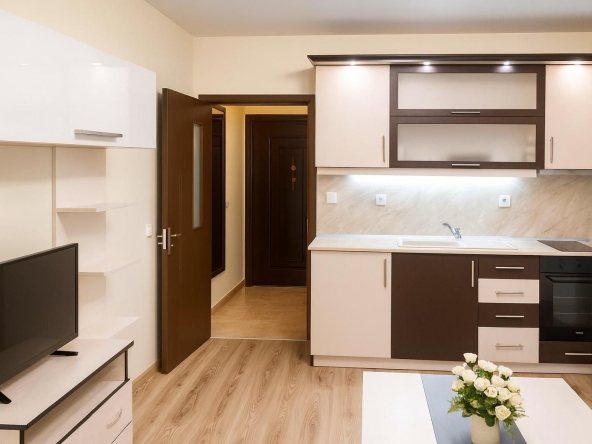 Дава се под наем Двустаен апартамент в Пловдив, Кършияка - 65 кв.м за 434 € - Снимка #1