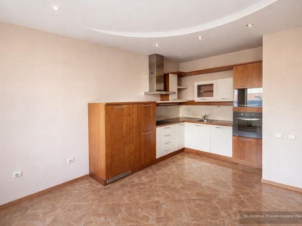 Дава се под наем Къща в Пловдив, Център - 582 кв.м за 2393.43 € - Снимка #1