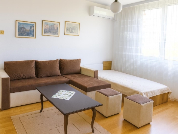 Дава се под наем Тристаен апартамент в Пловдив, Кючук Париж - 70 кв.м за 409 € - Снимка #1