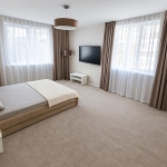 Дава се под наем Тристаен апартамент в Пловдив, Център - 85 кв.м за 650 € - Снимка #1