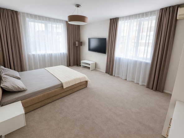 Дава се под наем Тристаен апартамент в Пловдив, Център - 85 кв.м за 650 € - Снимка #1