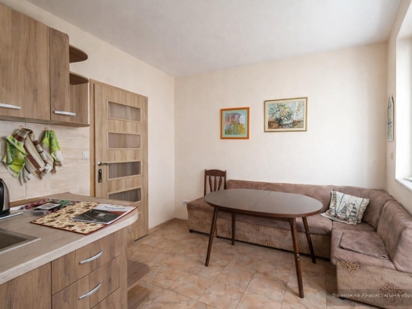 Дава се под наем Четиристаен апартамент в Варна, Базар Левски - 100 кв.м за 648.21 € - Снимка #1