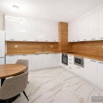 Дава се под наем Тристаен апартамент в Пловдив, Тракия - 102 кв.м за 648.21 € - Снимка #1