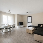 Дава се под наем Тристаен апартамент в Пловдив, Тракия - 90 кв.м за 698.19 € - Снимка #1