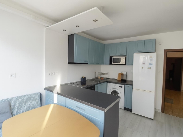 Дава се под наем Тристаен апартамент в Пловдив, Каменица 1 - 80 кв.м за 511 € - Снимка #1