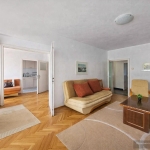 Дава се под наем Четиристаен апартамент в Варна, Център - 100 кв.м за 478.38 € - Снимка #1