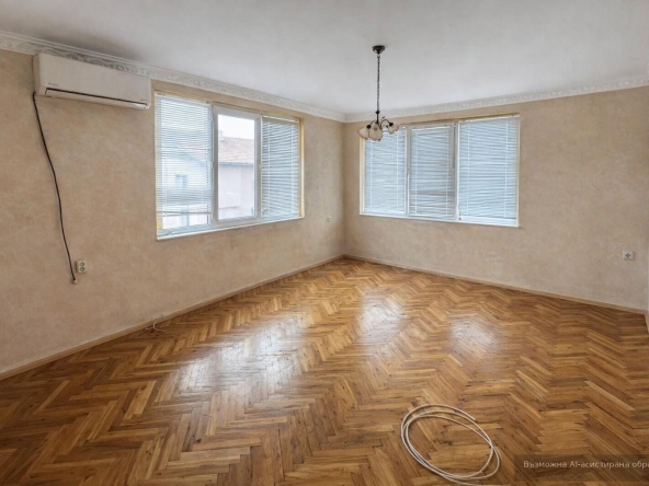 Тристаен апартамент в Бургас, Банево - 225 кв.м за 555 €/кв.м - Снимка #1
