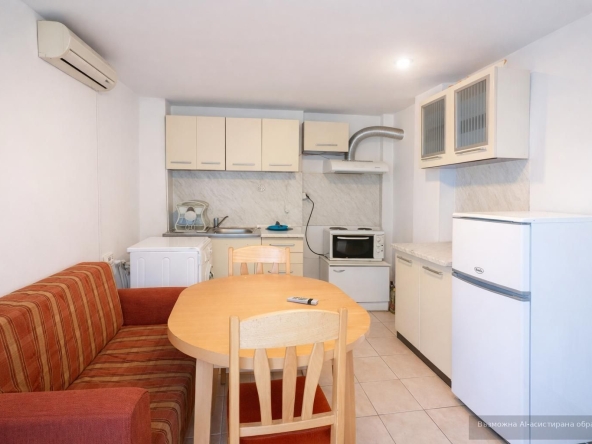Дава се под наем Двустаен апартамент в Варна, Център - 45 кв.м за 378.93 € - Снимка #1