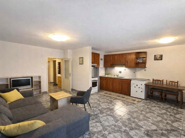 Дава се под наем Двустаен апартамент в Пловдив, Център - 80 кв.м за 448.8 € - Снимка #1