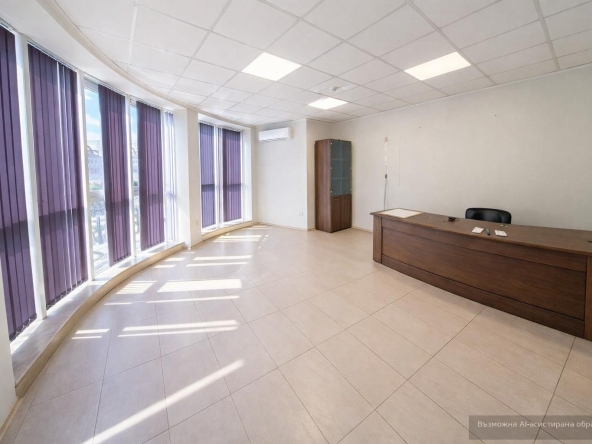 Дава се под наем Офис в Варна, Лятно кино Тракия - 150 кв.м за 1097.01 € - Снимка #1