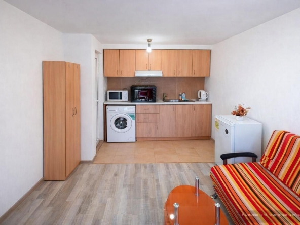Дава се под наем Едностаен апартамент в Варна, Автогара - 28 кв.м за 239.19 € - Снимка #1