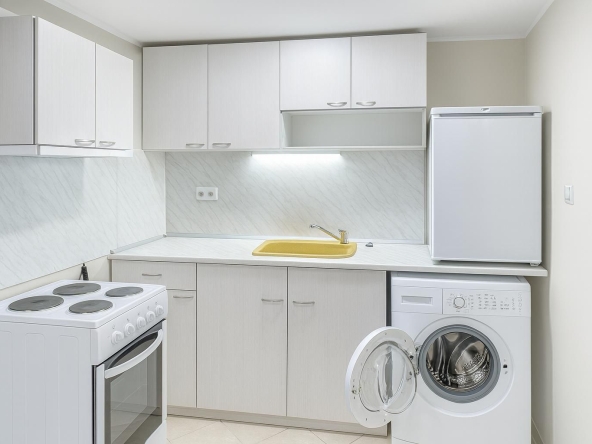 Дава се под наем Едностаен апартамент в Пловдив, Център - 25 кв.м за 223.38 € - Снимка #1