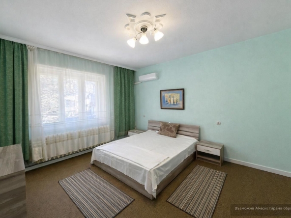 Дава се под наем Тристаен апартамент в Пловдив, Център - 130 кв.м за 498.27 € - Снимка #1