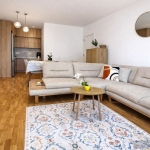 Дава се под наем Тристаен апартамент в Бургас, Славейков - 111 кв.м за 1097.01 € - Снимка #1