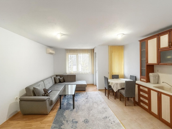 Дава се под наем Тристаен апартамент в Пловдив, Център - 100 кв.м за 407.49 € - Снимка #1