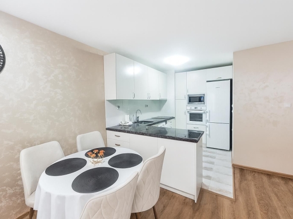 Дава се под наем Двустаен апартамент в Пловдив, Остромила - 65 кв.м за 548.25 € - Снимка #1