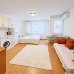 Дава се под наем Едностаен апартамент в Варна, Център - 40 кв.м за 498.27 € - Снимка #1