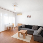 Дава се под наем Едностаен апартамент в Пловдив, Център - 36 кв.м за 259.08 € - Снимка #1