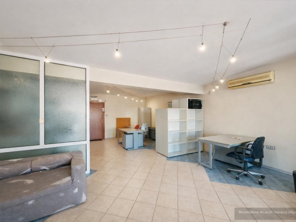 Дава се под наем Офис в Пловдив, Център - 75 кв.м за 448.8 € - Снимка #1