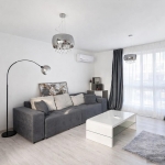 Дава се под наем Тристаен апартамент в Варна, Център - 106 кв.м за 1196.97 € - Снимка #1