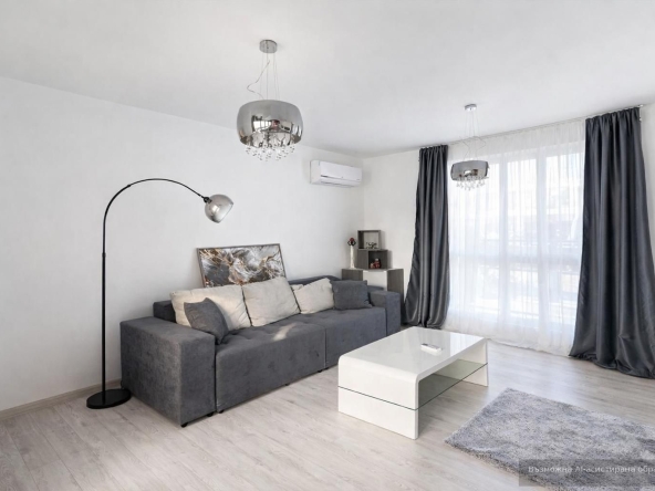 Дава се под наем Тристаен апартамент в Варна, Център - 106 кв.м за 1196.97 € - Снимка #1
