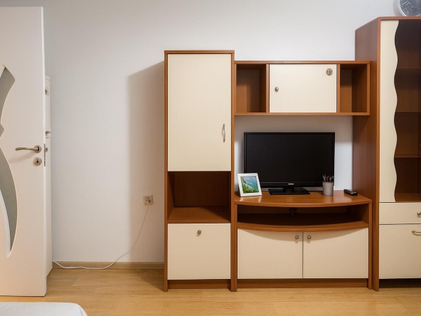 Дава се под наем Едностаен апартамент в Пловдив, Кършияка - 40 кв.м за 255 € - Снимка #1