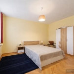 Дава се под наем Двустаен апартамент в София, Център - 90 кв.м за 847.62 € - Снимка #1