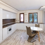Дава се под наем Тристаен апартамент в Пловдив, Център - 90 кв.м за 538.56 € - Снимка #1