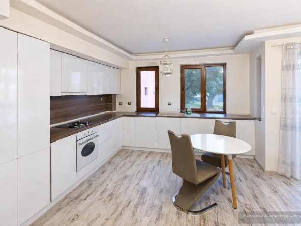 Дава се под наем Тристаен апартамент в Пловдив, Център - 90 кв.м за 538.56 € - Снимка #1