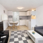 Дава се под наем Тристаен апартамент в Пловдив, Остромила - 85 кв.м за 328.95 € - Снимка #1
