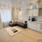 Дава се под наем Тристаен апартамент в Варна, Център - 100 кв.м за 1097.01 € - Снимка #1