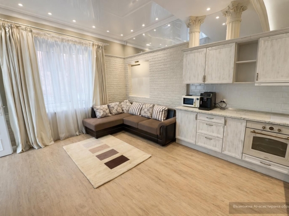 Дава се под наем Тристаен апартамент в Варна, Център - 100 кв.м за 1097.01 € - Снимка #1